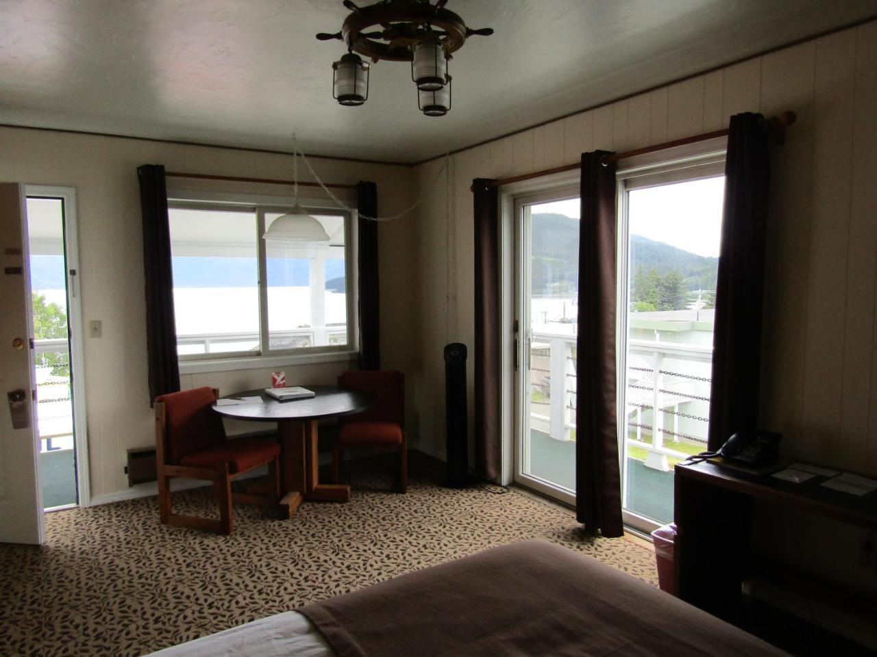 Captain'S Choice Motel 헤인즈 외부 사진